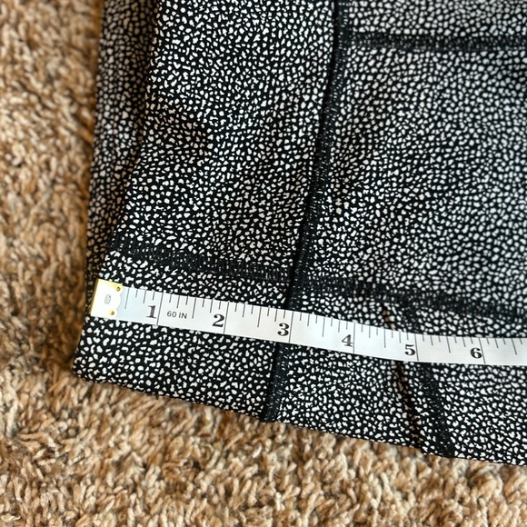 Lululemon Tight Stuff Tight II 25” Reflective Scallop Alpine White/Black Sz 4 - Picture 11 of 15